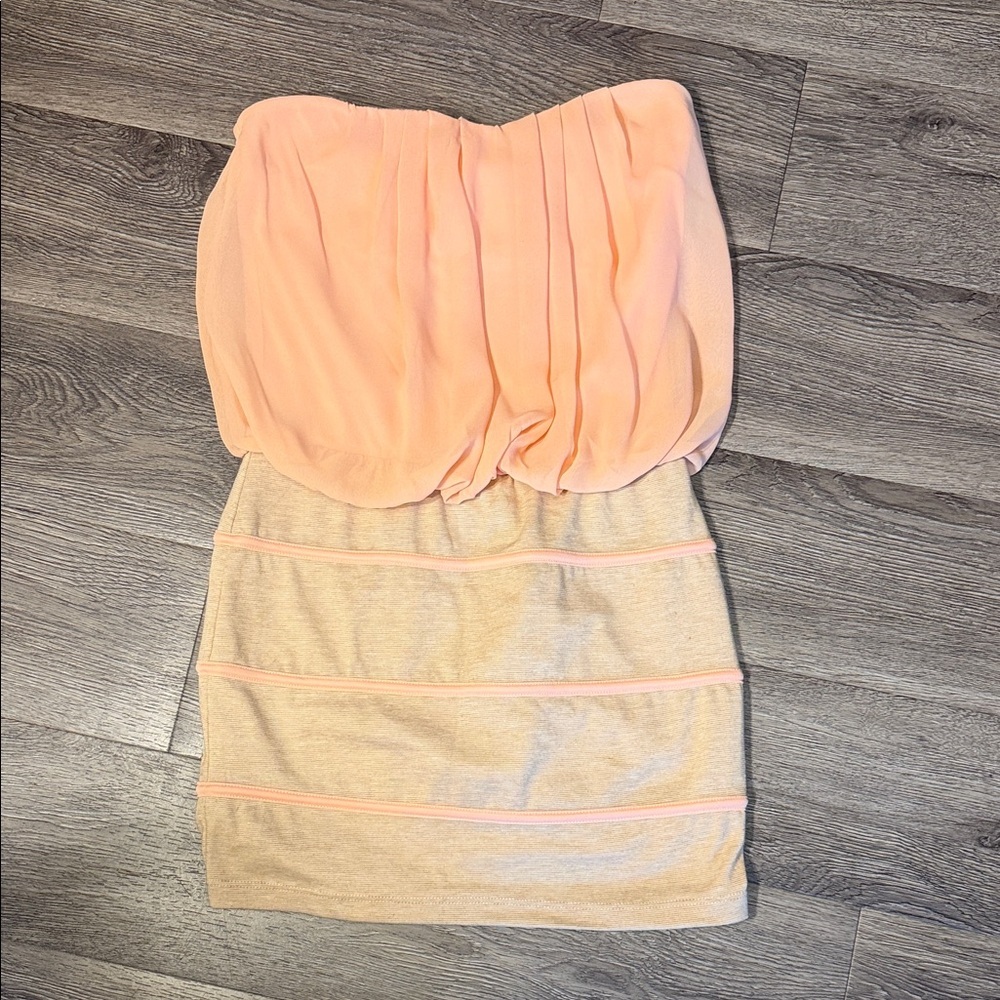 Elegant Peach and Beige Strapless dress - Picture 3 of 6